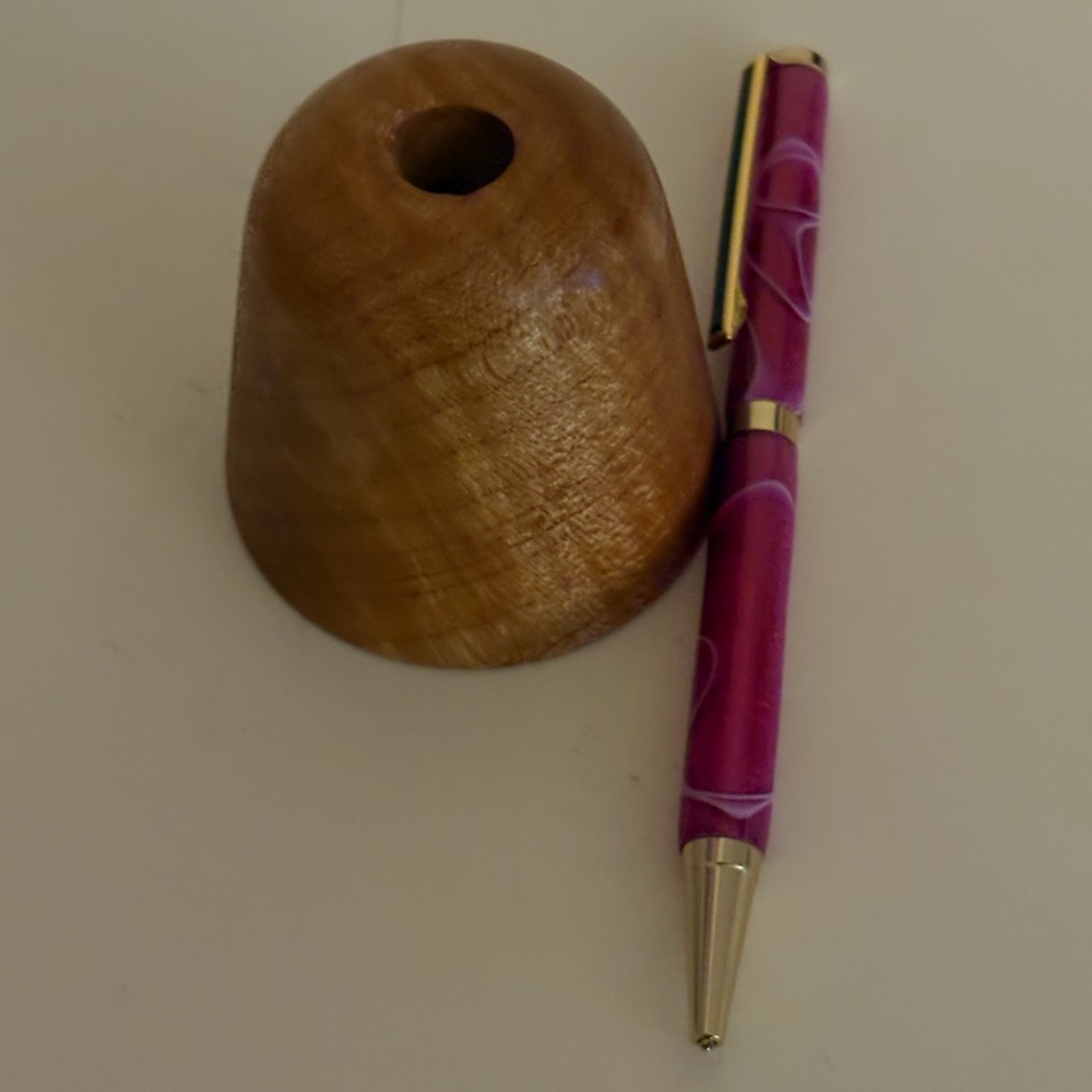 Wooden Pen Holder with Pink Pen